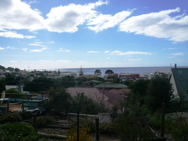 22 King Edward Street, Penguin TAS 7316