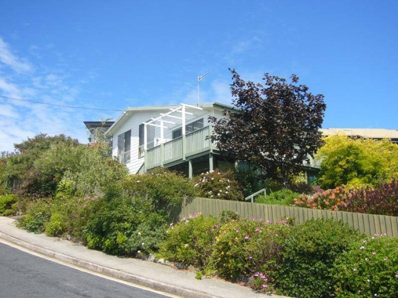 14 QUINN STREET, Penguin TAS 7316