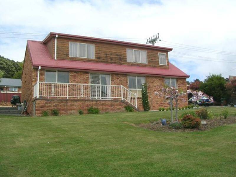 13 HAMPSON STREET, Penguin TAS 7316