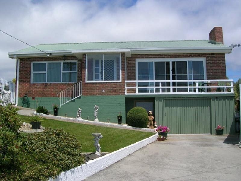 26 ELIZABETH STREET, Penguin TAS 7316
