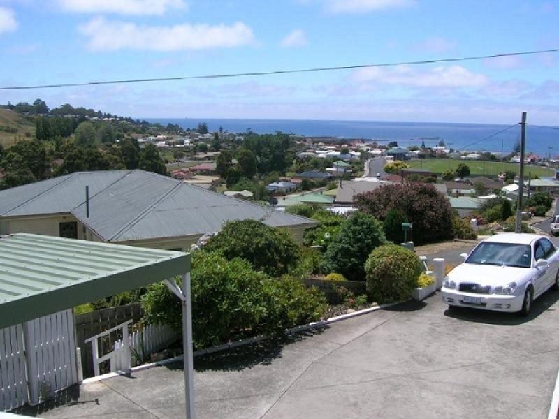 26 ELIZABETH STREET, Penguin TAS 7316