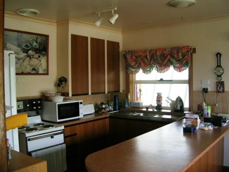 26 ELIZABETH STREET, Penguin TAS 7316