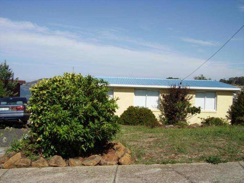 19 KELVIN STREET, Penguin TAS 7316