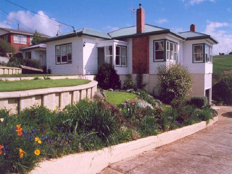 14 ELIZABETH STREET, Penguin TAS 7316