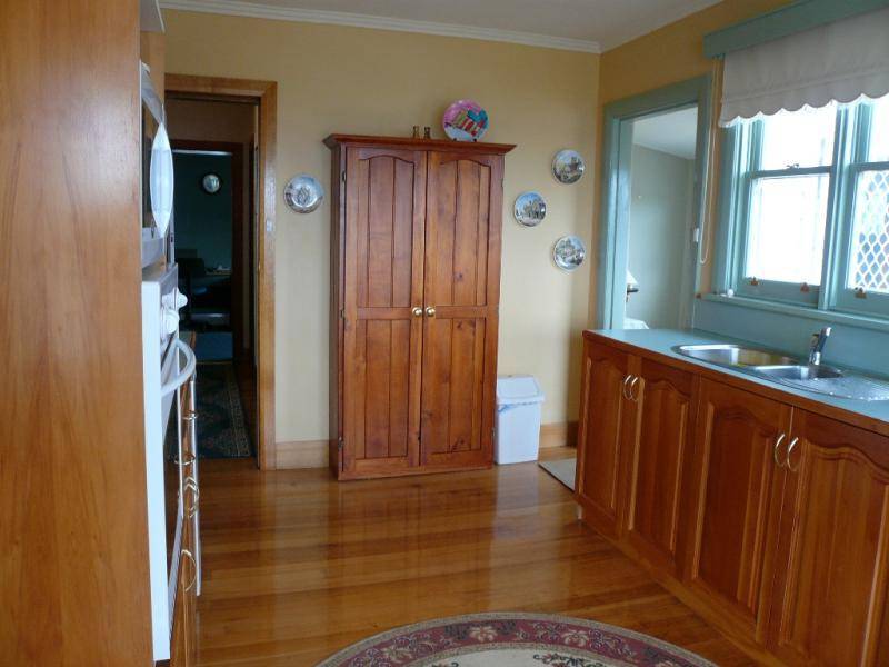 14 ELIZABETH STREET, Penguin TAS 7316