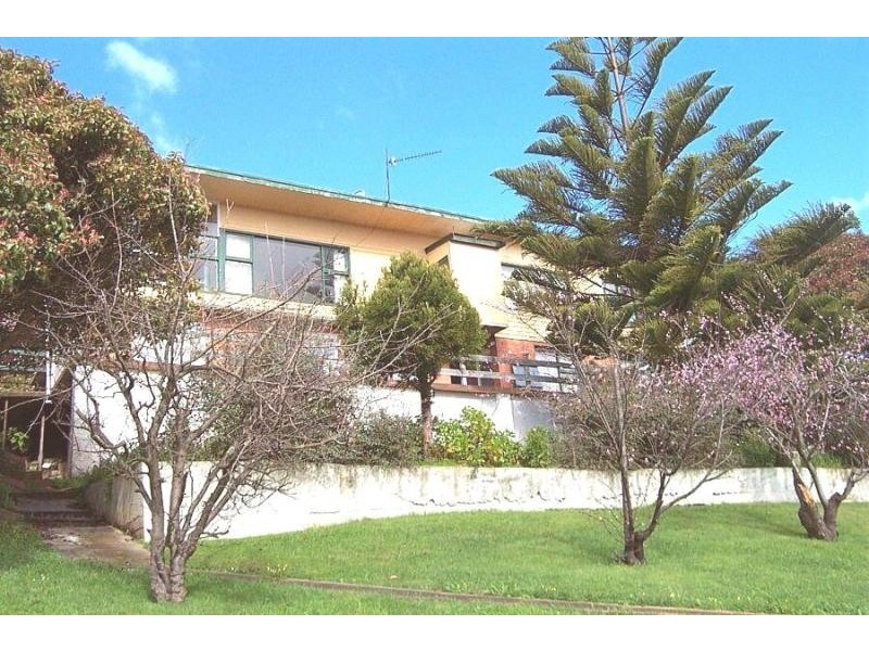 2/21 Quinn Street, Penguin TAS 7316