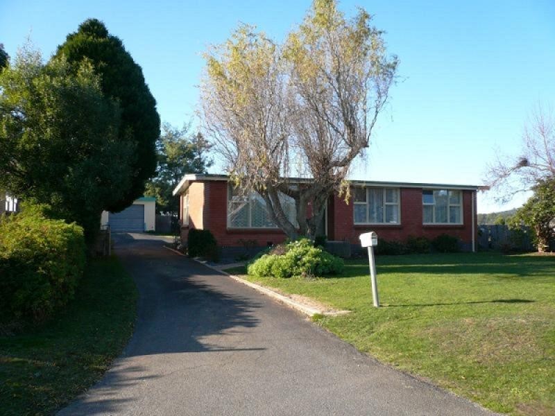 27 PINELEIGH STREET, Penguin TAS 7316