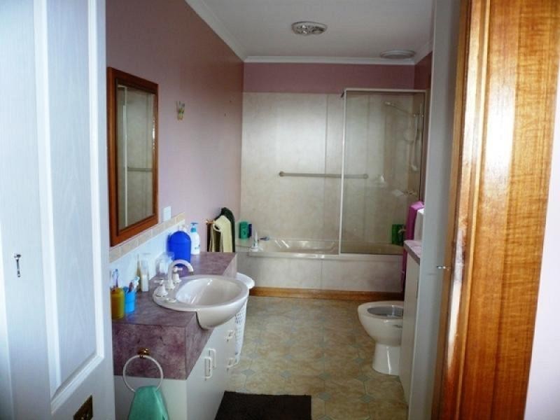 16 ELIZABETH STREET, Penguin TAS 7316