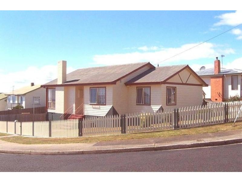 1 PINELEIGH STREET, Penguin TAS 7316