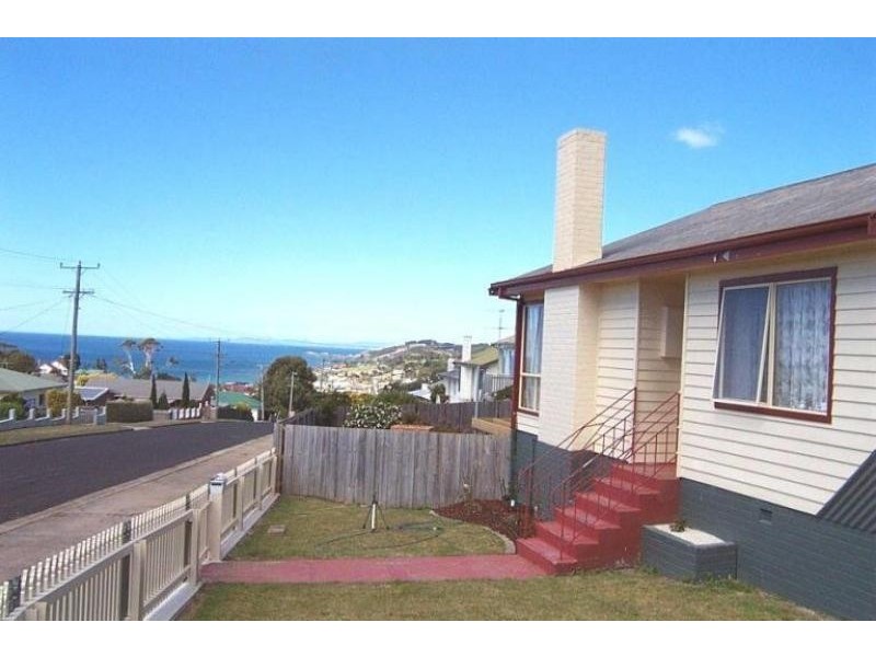 1 PINELEIGH STREET, Penguin TAS 7316