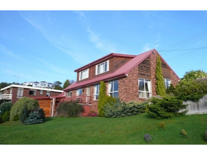 2 KELVIN STREET, Penguin TAS 7316