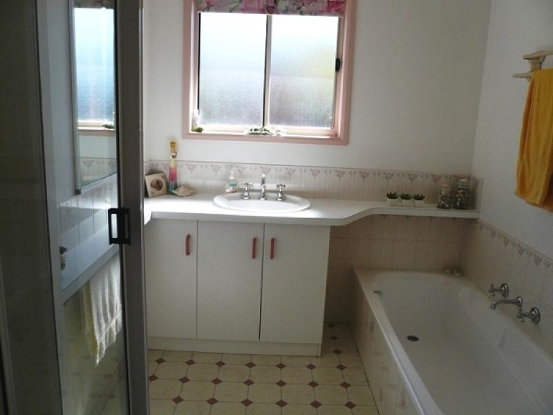 2 KELVIN STREET, Penguin TAS 7316