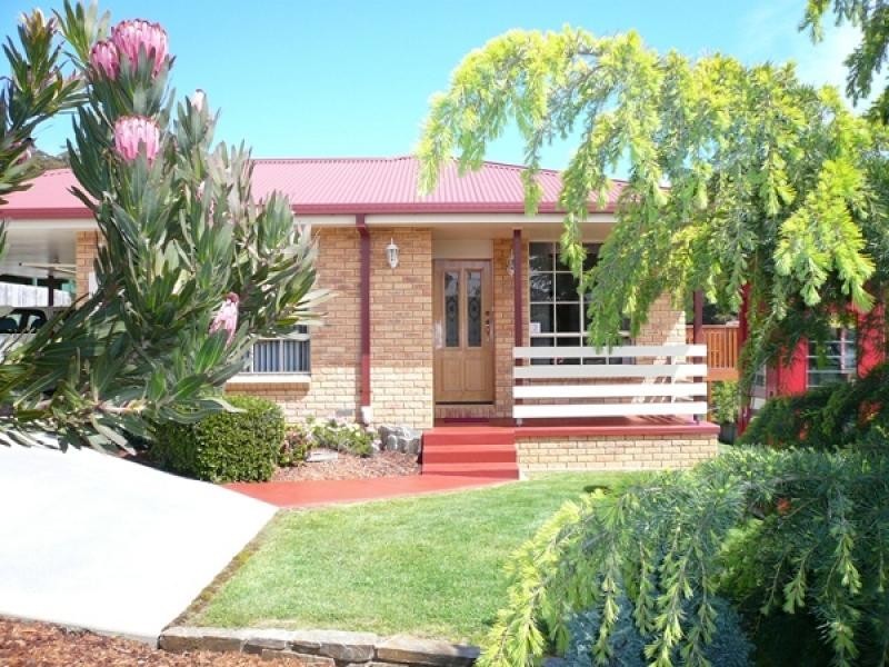12 FAIRWAY DRIVE, Penguin TAS 7316