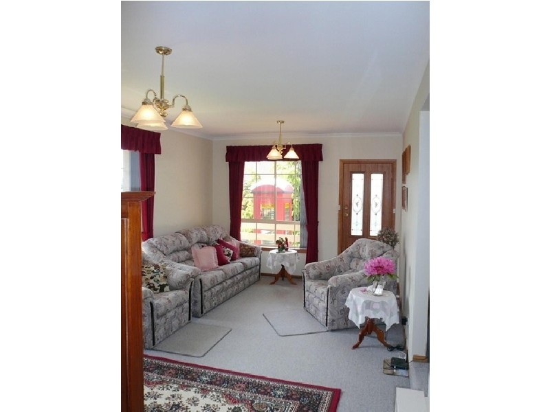 12 FAIRWAY DRIVE, Penguin TAS 7316