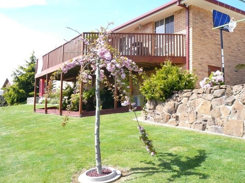 12 FAIRWAY DRIVE, Penguin TAS 7316