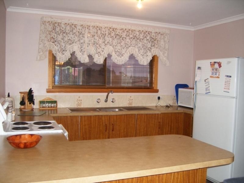 7 LANCASTER AVENUE, Penguin TAS 7316