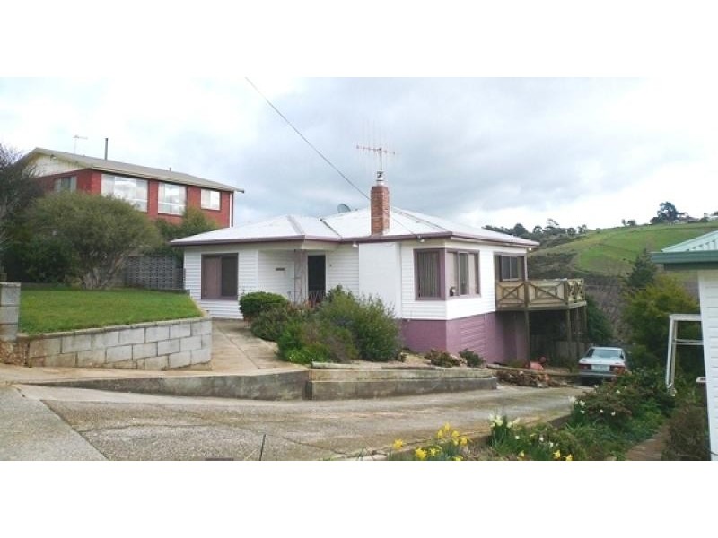 16 ELIZABETH STREET, Penguin TAS 7316