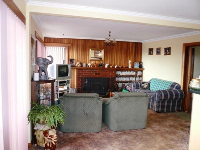 16 ELIZABETH STREET, Penguin TAS 7316