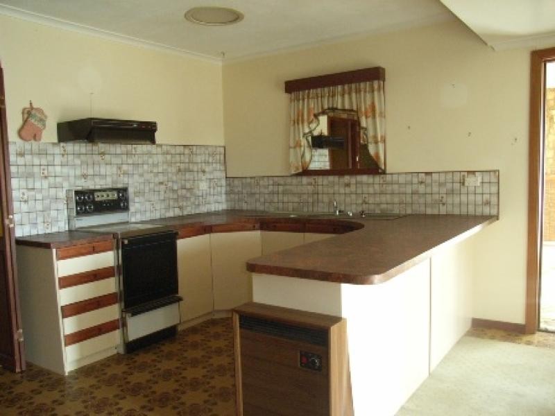 11 King Edward Street, Penguin TAS 7316