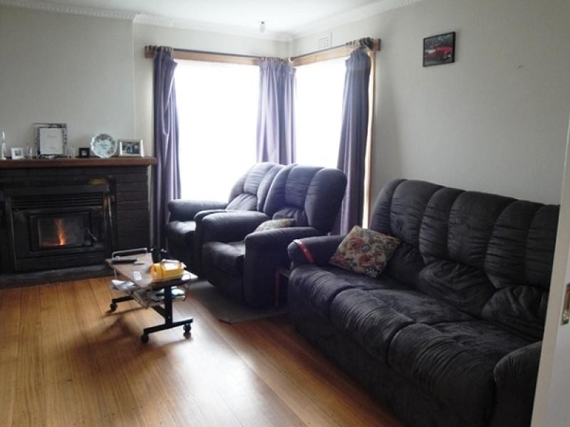 1 Pineleigh Street, Penguin TAS 7316
