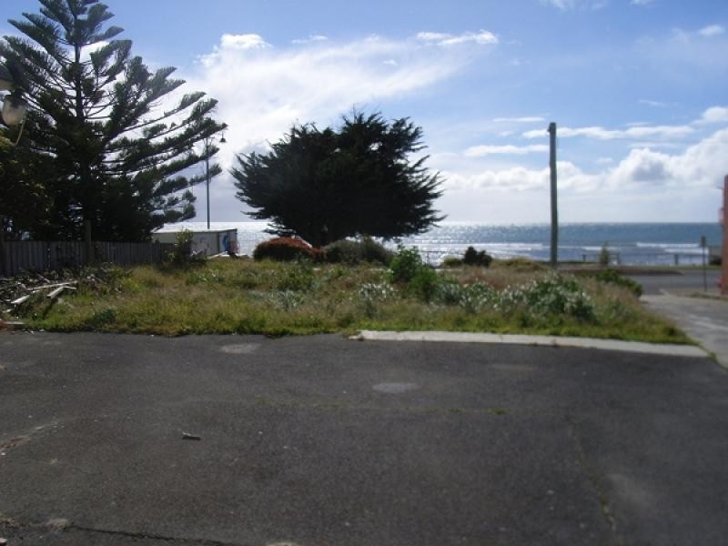 52 Main Road, Penguin TAS 7316