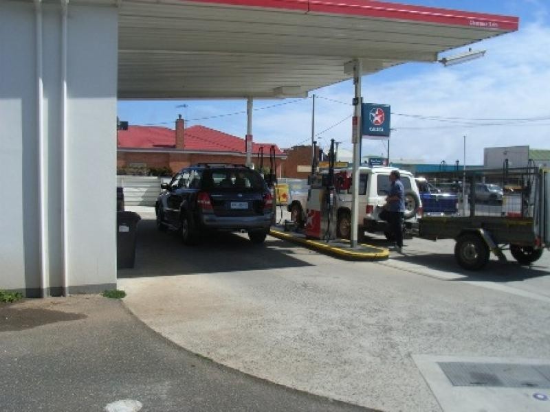 98 Main Road, Penguin TAS 7316