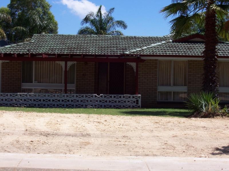 61 SICKLEMORE ROAD, Parmelia WA 6167