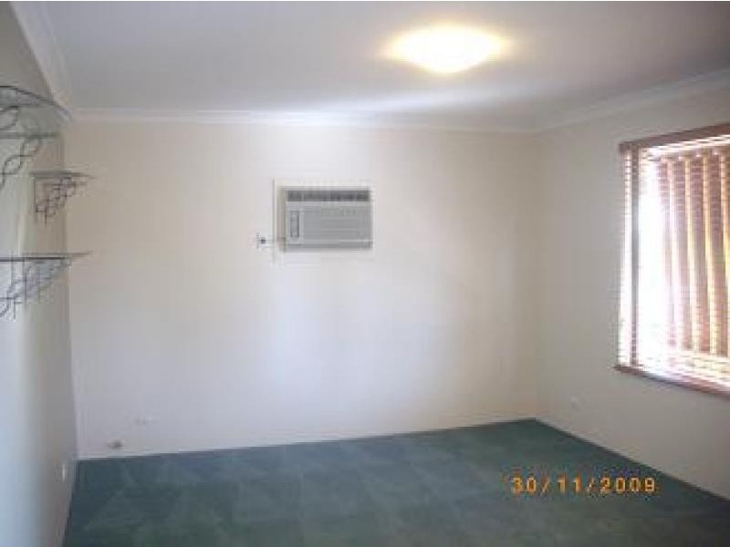 11 Loep Court, Parmelia WA 6167