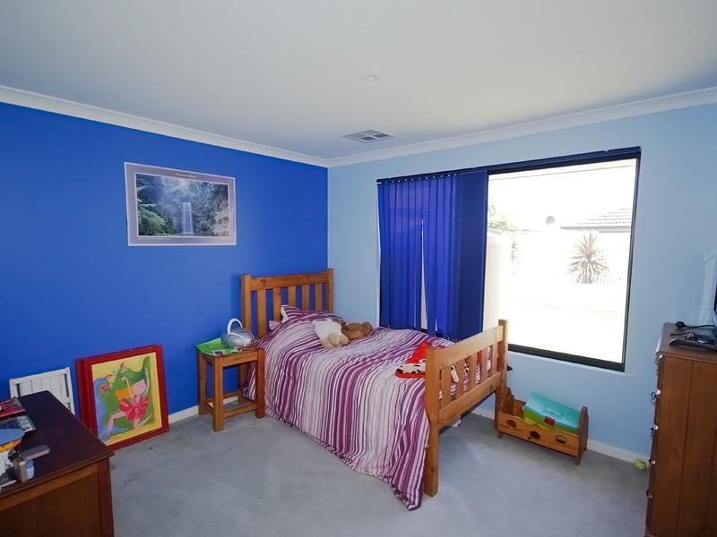 15 Windermere Way, Waikiki WA 6169