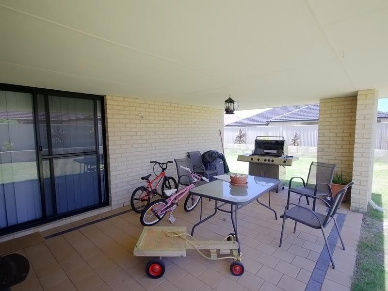 15 Windermere Way, Waikiki WA 6169