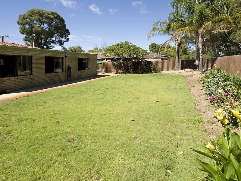 33 Shearwater Way, Gosnells WA 6110