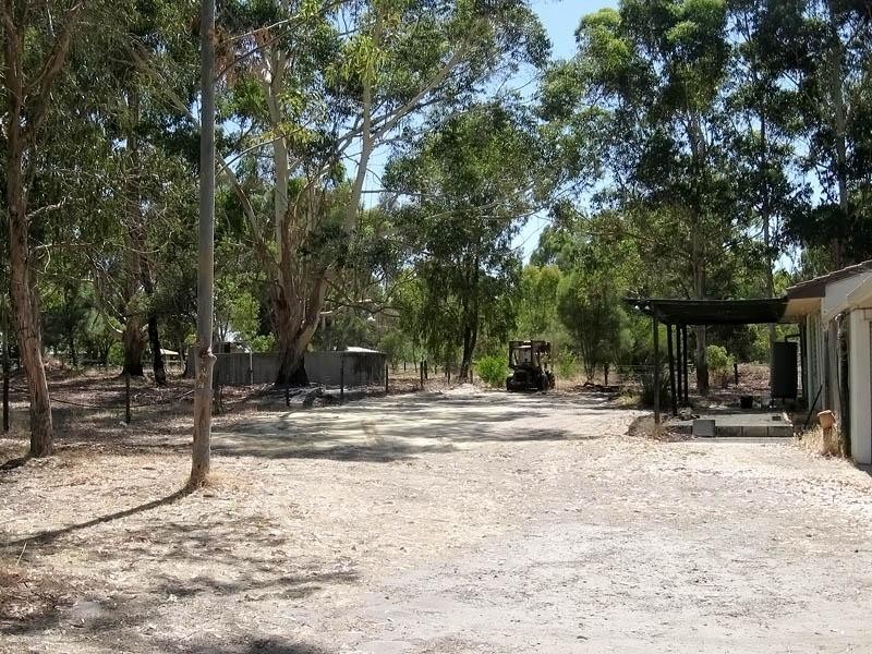 549 Orton Road, Oakford WA 6121