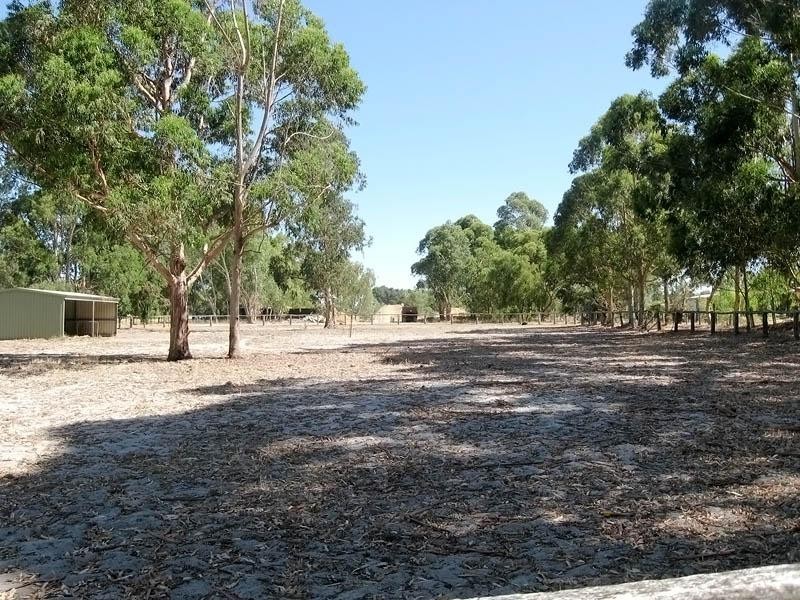 549 Orton Road, Oakford WA 6121