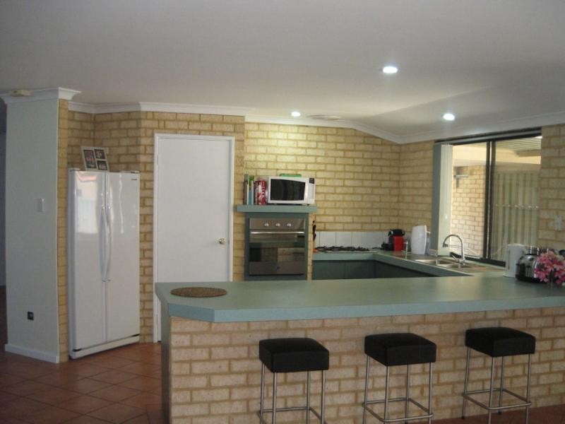 13 Colchester Avenue, Orelia WA 6167