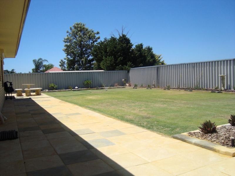 13 Colchester Avenue, Orelia WA 6167