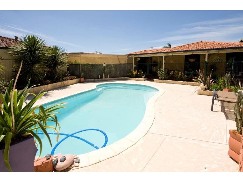 30 Haselmere Circus, Rockingham WA 6168