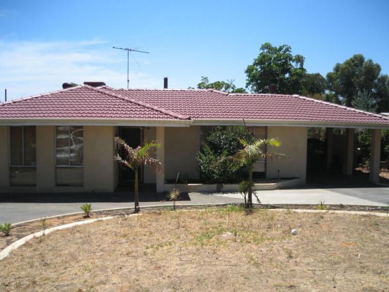 10 Nutcher Way, Parmelia WA 6167