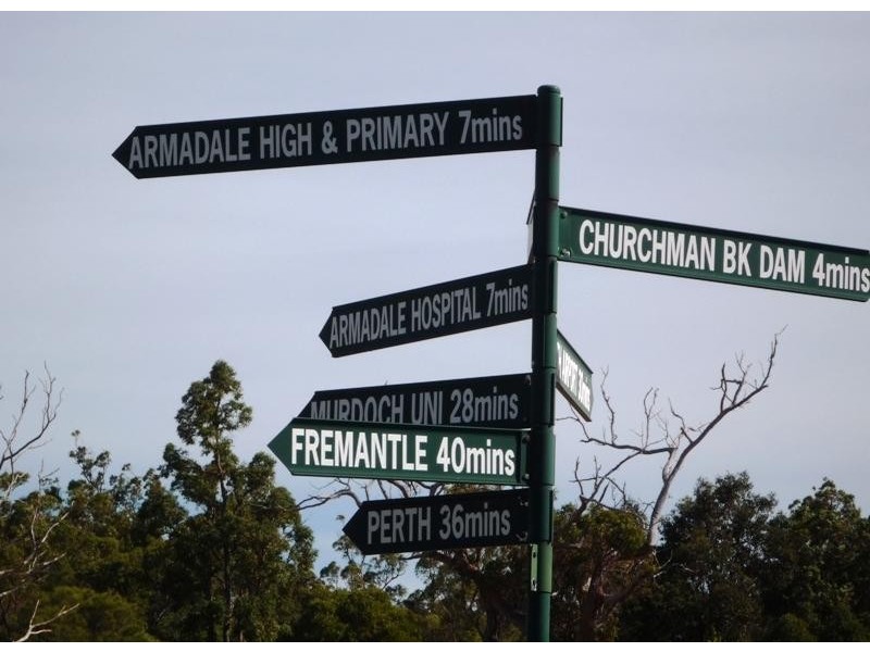 19 Blissett Drive, Bedfordale WA 6112