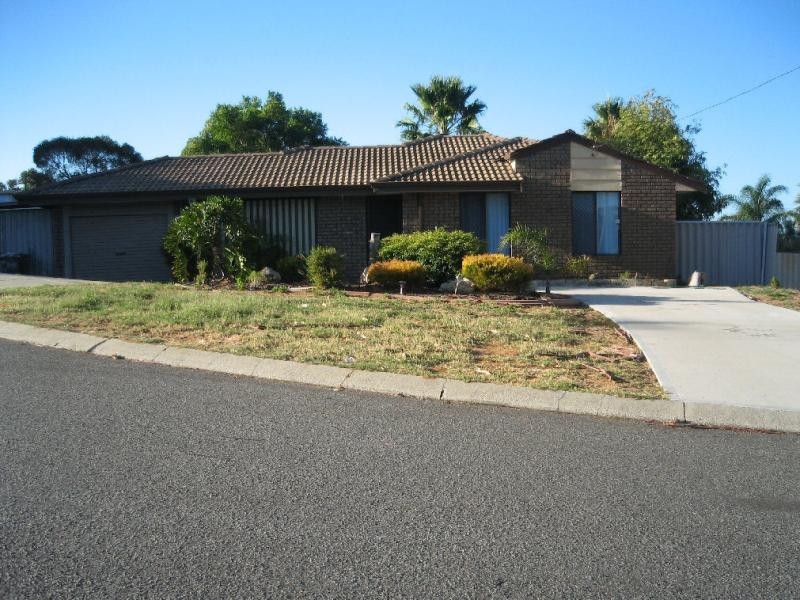 14 Moysey Court, Parmelia WA 6167