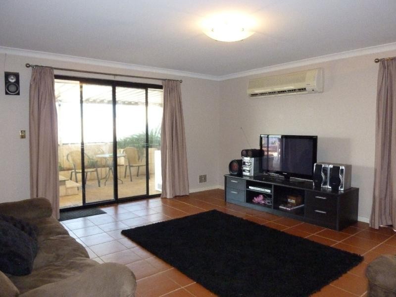 12 Lincoln Mews, Orelia WA 6167