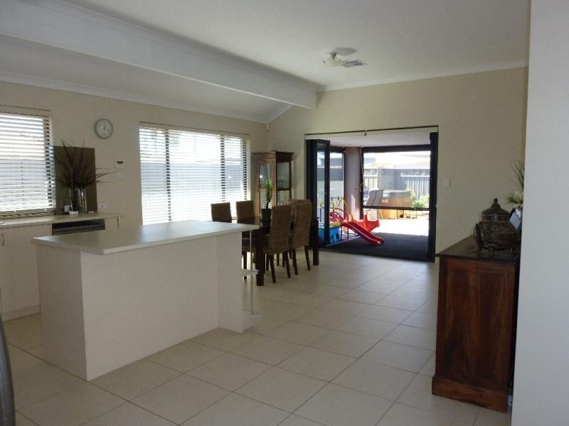 25 Lyndhurst Crescent, Wellard WA 6170