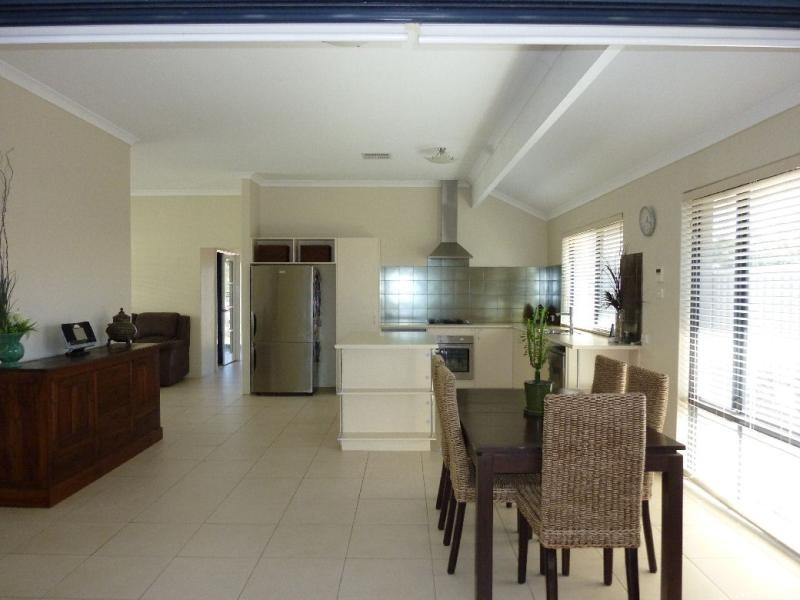 25 Lyndhurst Crescent, Wellard WA 6170