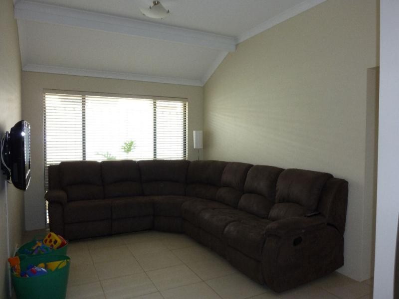 25 Lyndhurst Crescent, Wellard WA 6170