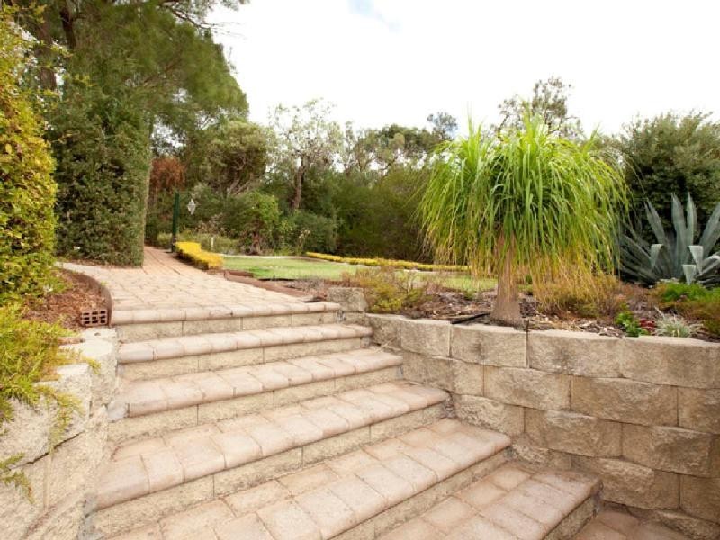 18 Goldsmith Drive, Wellard WA 6170