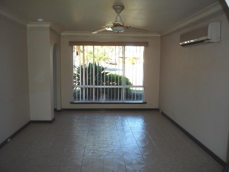 8 Gamblin Way, Parmelia WA 6167