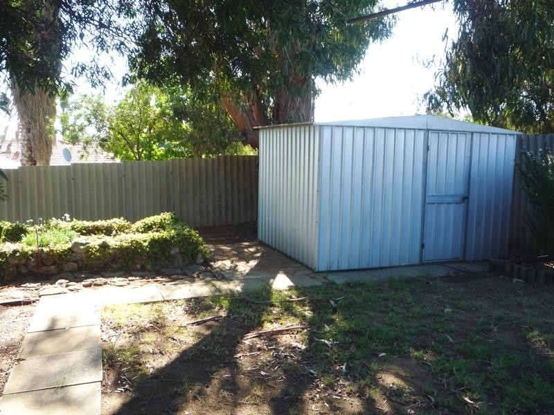 8 Gamblin Way, Parmelia WA 6167