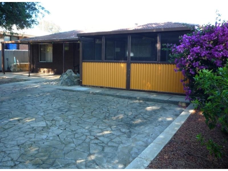 8 Gamblin Way, Parmelia WA 6167