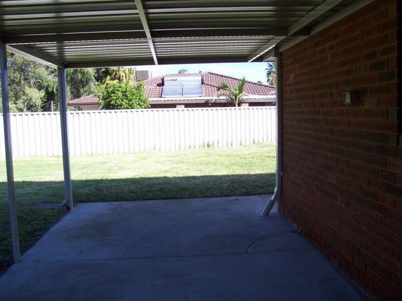 10 Perriam Close, Parmelia WA 6167