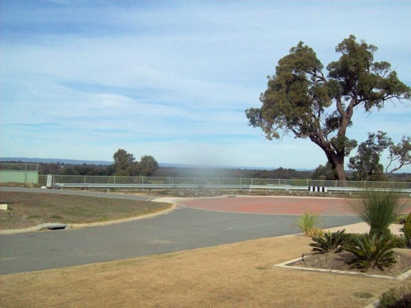 8 Eton Court, Parmelia WA 6167