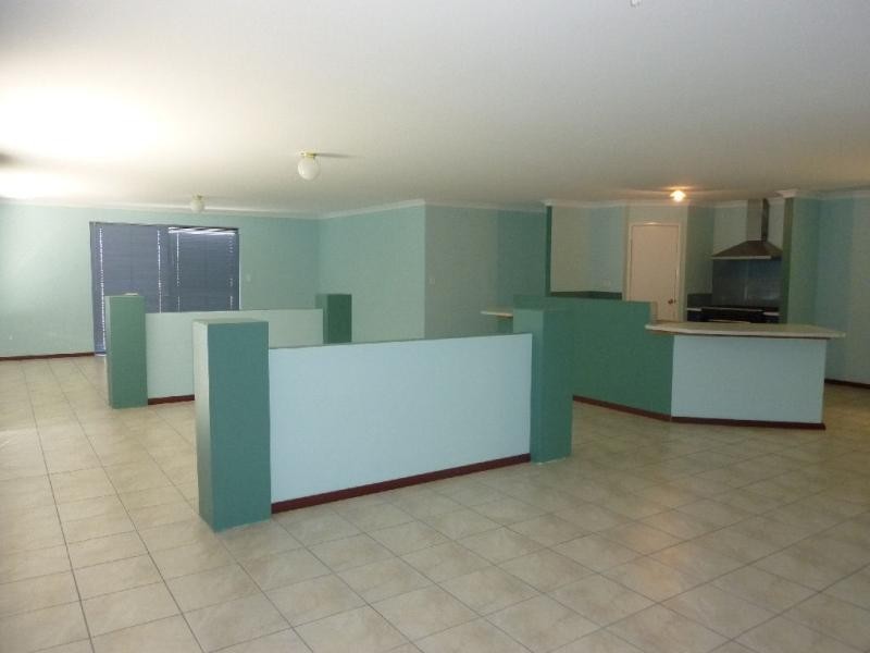 10 Campden Loop, Parmelia WA 6167